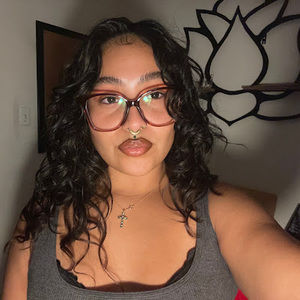 Meet your Posher, Alejandra